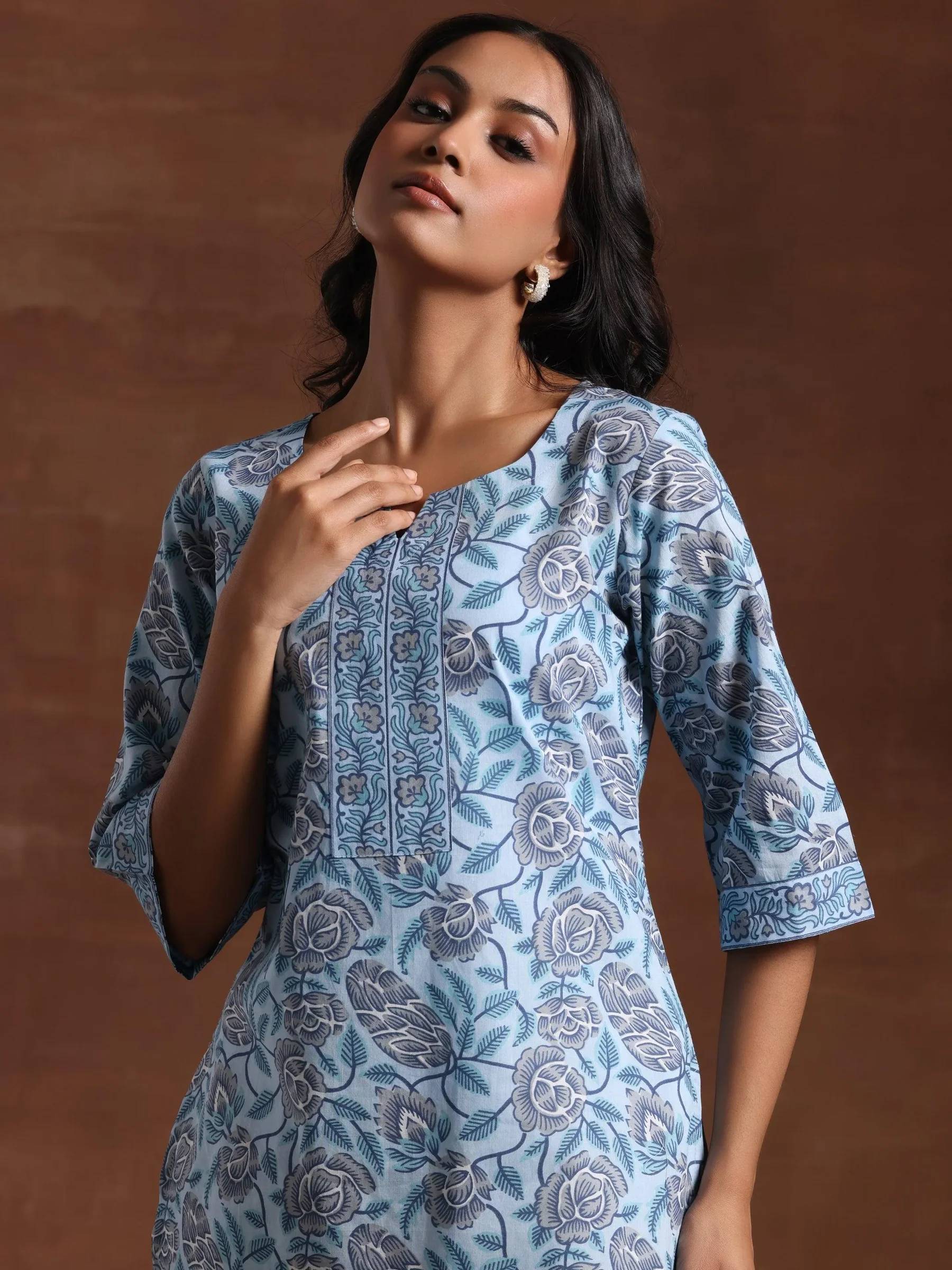 6_4677cf07-aa6f-4430-b944-0a04980cd88b.webp Blue Printed Cotton Straight Kurti - Image 1